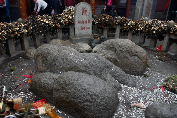 須田郡司～聖なる石への旅「道教の聖地・泰山」（中国） | ストーンサークル