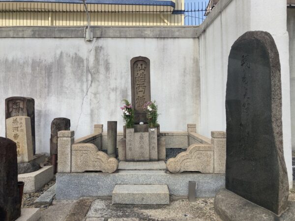 誓願寺　井原西鶴のお墓