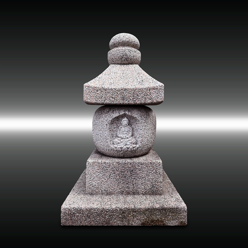 山中英明作 五輪塔（岡山県産万成石）